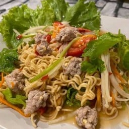 ยำมาม่าหมูสับ