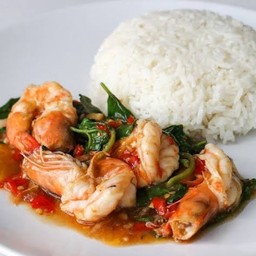 ข้าวกะเพรากุ้งพริกแห้ง