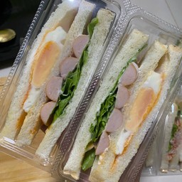 แซนด์วิชไส้กรอกไข่ Sausage + Egg