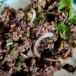 ก้อยเนื้อคั่วขม