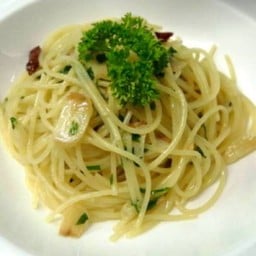 Spaghetti Aglio Olio Pepperocino A.O.P