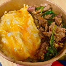 กระเพราเนื้อ+ไข่ข้น