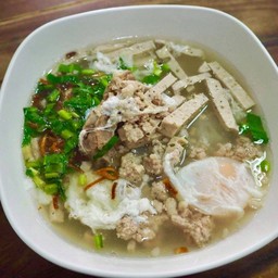 ก๋วยจั๊บพิเศษใส่ไข่
