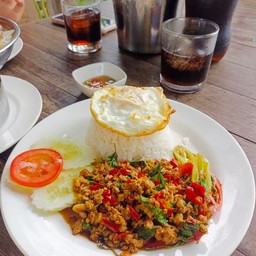 ข้าวกระเพราหมู + ไข่ดาว