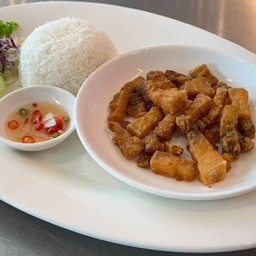 ข้าวสามชั้นทอดน้ำปลา