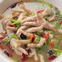 ต้มเเช่บตีนไก่