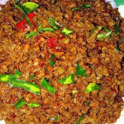 คั่วกลิ้งเนื้อโคขุน ราดข้าว