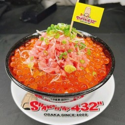 ข้าวหน้ามากูโร่สโตรต้นหอมเเละไข่ปลาเเซลมอน