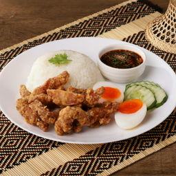 ข้าวหมูทอด+ไข่ต้มยางมะตูม - Deep-fried Pork with Boiled eggs