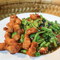 ตำถั่วสามชั้นทอด