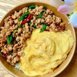 กระเพราไข่ข้นชะชะช่า