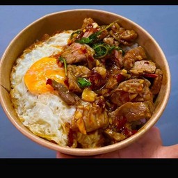 กระเพราเนื้อ+ไข่ดาว