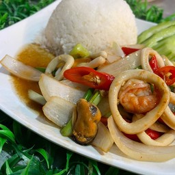 ข้าวราดผักพริกหยวกทะเล