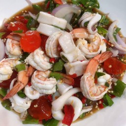 ยำปลาหมึก + กุ้งสุก