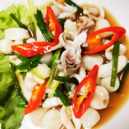 ปลาหมึกผัดกระเทียมโทน