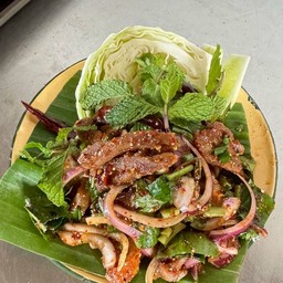 น้ำตกคอหมูย่าง￼