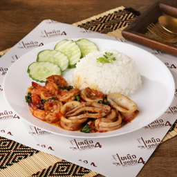 ข้าวกระเพราทะเล - Rice topped with stir-fried seafood and basil