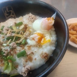 โจ๊กทุกอย่างเพิ่มหมูกรอบ(ไข่)