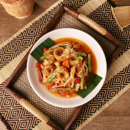 ส้มตำไทยแคปหมู - Thai with Pork rind papaya salad