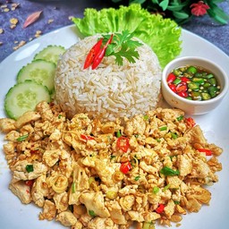 'โปรเข้าพรรษา' ข้าวราดเต้าหู้คั่วพริกเกลือ (ปกติ 89 บาท)