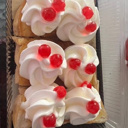 ขนมปังปิ้ง วิปครีม เยลลี่