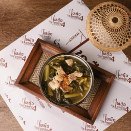 จอพักกาด - Boiled lettuce with tamarind and pork