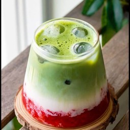 มัจฉะสตอเบอร์รี่