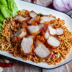 ยำสามชั้นมาม่ากรอบ