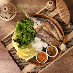 ชุดเมี่ยงปลา - Deep-Fried Tilapia Red Fish with Vegetables