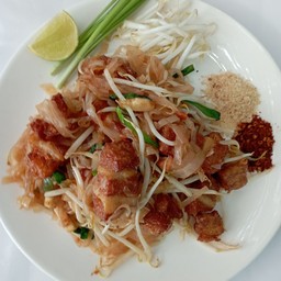 ผัดไทยหมูกรอบจากพืช