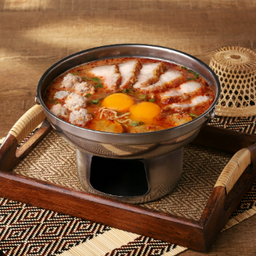 ต้มยำมาม่าหม้อไฟรวมหมู - Spicy mixed pork soup in boiled hot pot