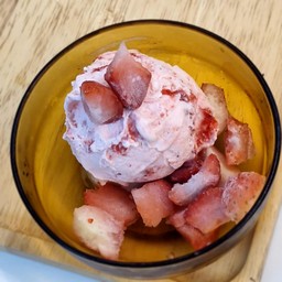 ไอติมสตอเบอรี่+สตอเบอรี่