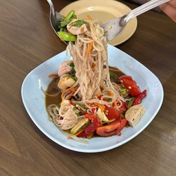 ตำเส้นเล็กไก่ยอ