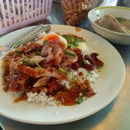 ข้าวหมูแดงหมูกรอบ
