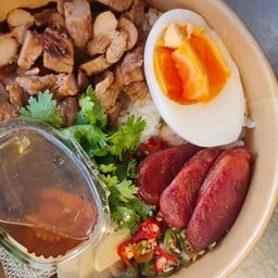 ข้าวขยำหมูเลิศรส