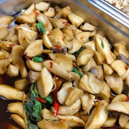 ผัดกระเพราเห็ดออรินจิ