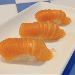 (664) แซลมอนซูชิ Salmon Sushi