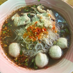 ก๋วยเตี๋ยวร้านป้าออง หมู่บ้านเบญจวัลย์ ซอย.8