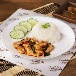 ข้าวกระเพราไก่ - Rice topped with stir-fried chicken and basil