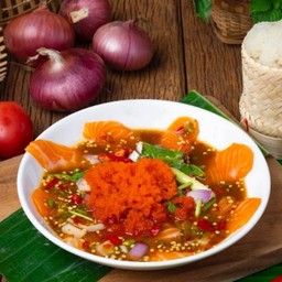 ยำแซลมอลไข่กุ้งท่วม