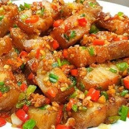 สามชั้นคั่วพริกเกลือ(ราดข้าว)