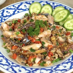 ปลาทูผัดพริกเกลือราดข้าว