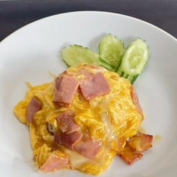 ข้าวไข่เยิ้มแฮม