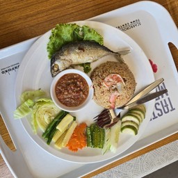 ข้าวผัดน้ำพริกลงเรือปลาทูทอด