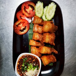 สามชั้นทอดน้ำปลา