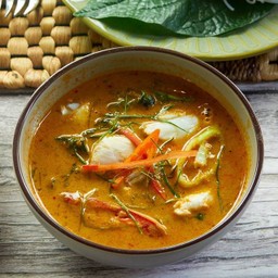 ข้าว หรือ ขนมจีน กับแกงคั่วปูใบชะพลู