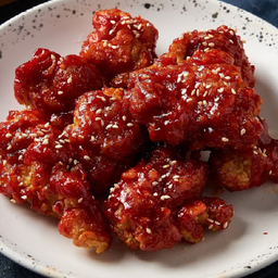 Spicy Korea sauce & Crispy Chicken ไก่กรอบราดซอสเผ็ดเกาหลี (ไก่ล้วน)
