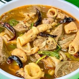 ต้มแซ่บเครื่องใน