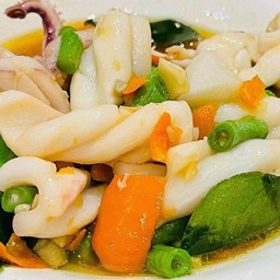 ปลาหมึกผัดพริกเหลือง
