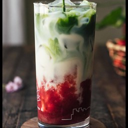 ชาเขียวนมสดสตอเบอร์รี่